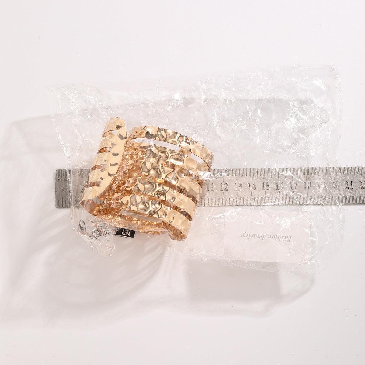 Brazalete Geométrico de Hierro en Estilo IG, Bañado en Oro Blanco y Oro
