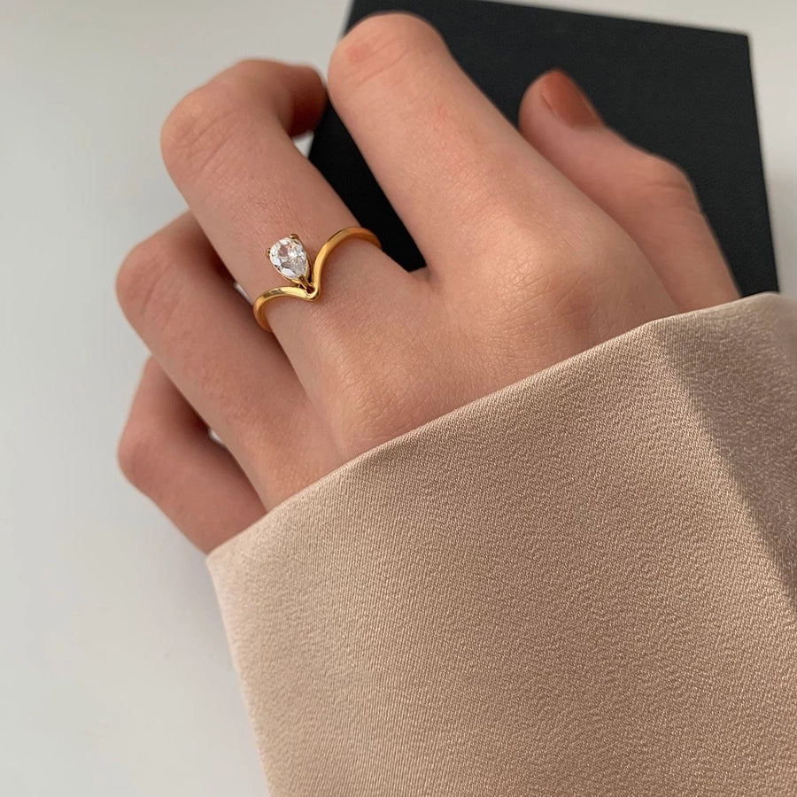 Anillo de Estilo Vintage en Acero Inoxidable 304 Chapado en Oro de 18K con Incrustaciones de Zirconia