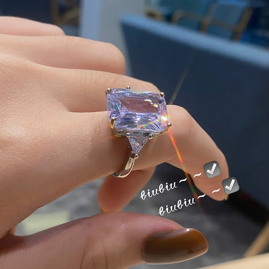 Anillo de Moda con Diseño Geométrico de Diamante Azul y Triángulo Incrustado con Circón