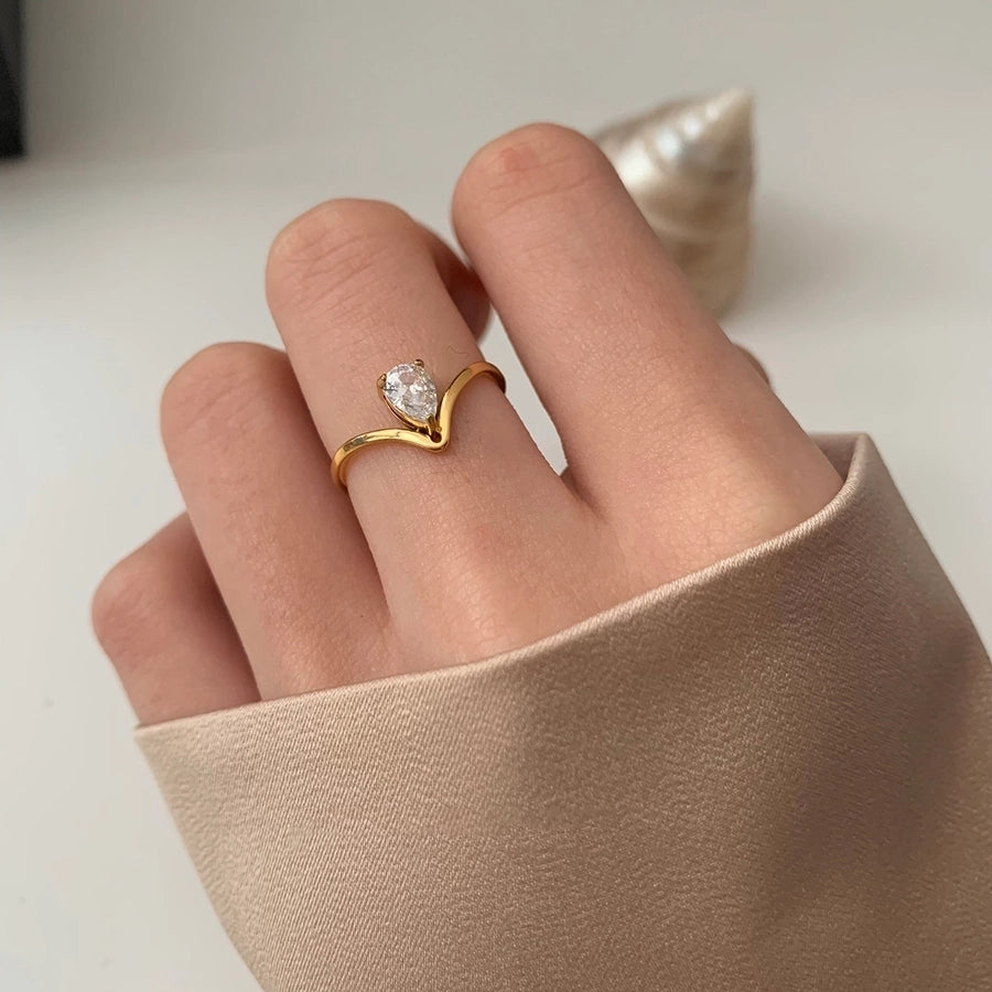Anillo de Estilo Vintage en Acero Inoxidable 304 Chapado en Oro de 18K con Incrustaciones de Zirconia
