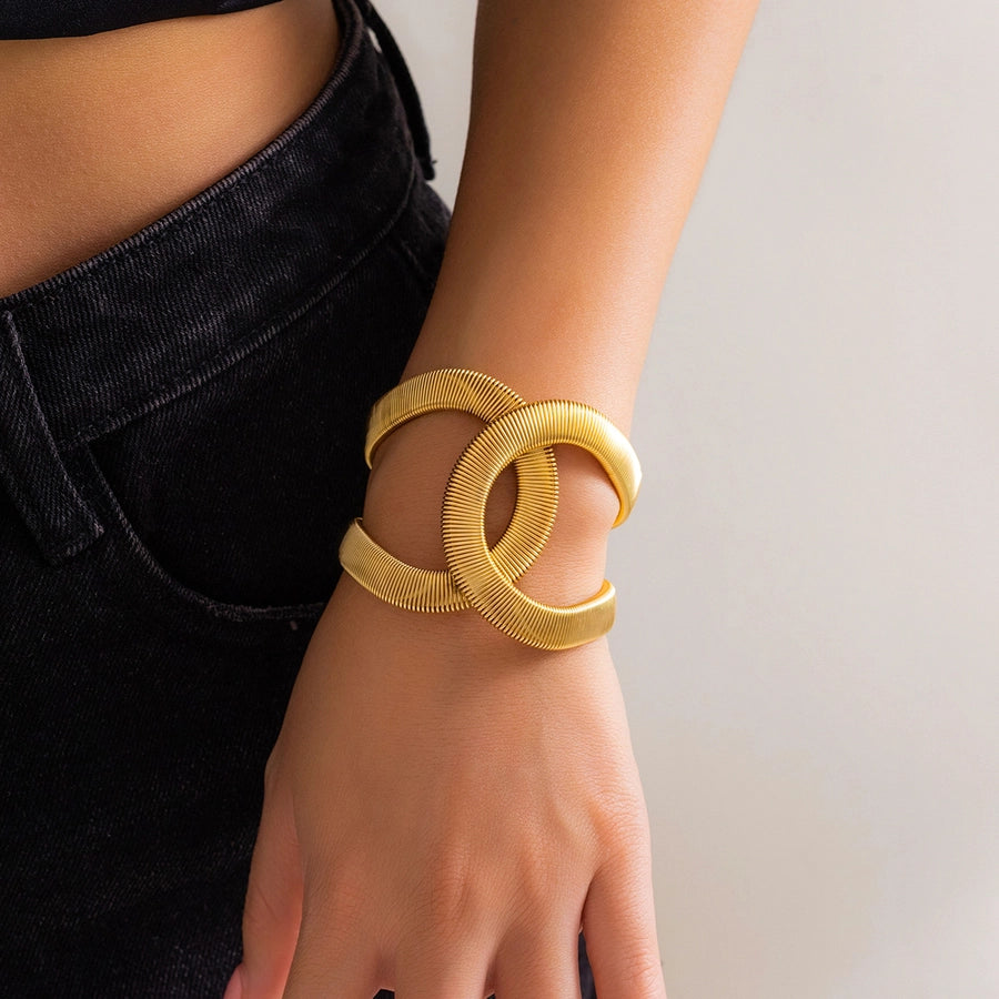Brazalete Geométrico de Hierro en Estilo IG, Bañado en Oro Blanco y Oro