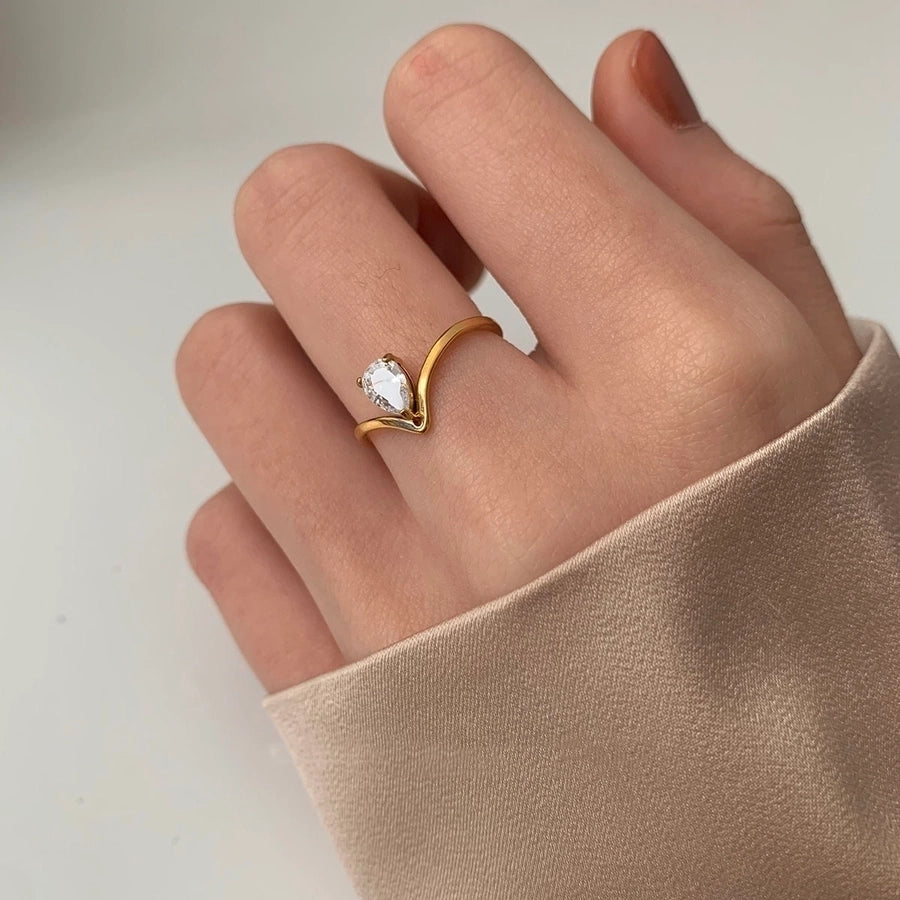 Anillo de Estilo Vintage en Acero Inoxidable 304 Chapado en Oro de 18K con Incrustaciones de Zirconia