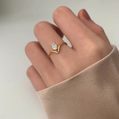 Anillo de Estilo Vintage en Acero Inoxidable 304 Chapado en Oro de 18K con Incrustaciones de Zirconia